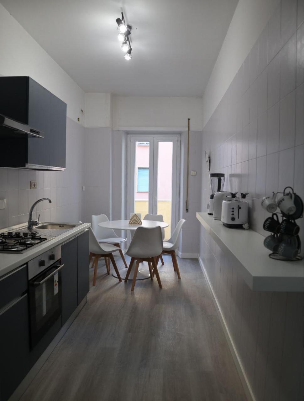 Sara'S Home - Modern Apartment Near Metro, Perfect For Families And Groups In Roma Esterno foto